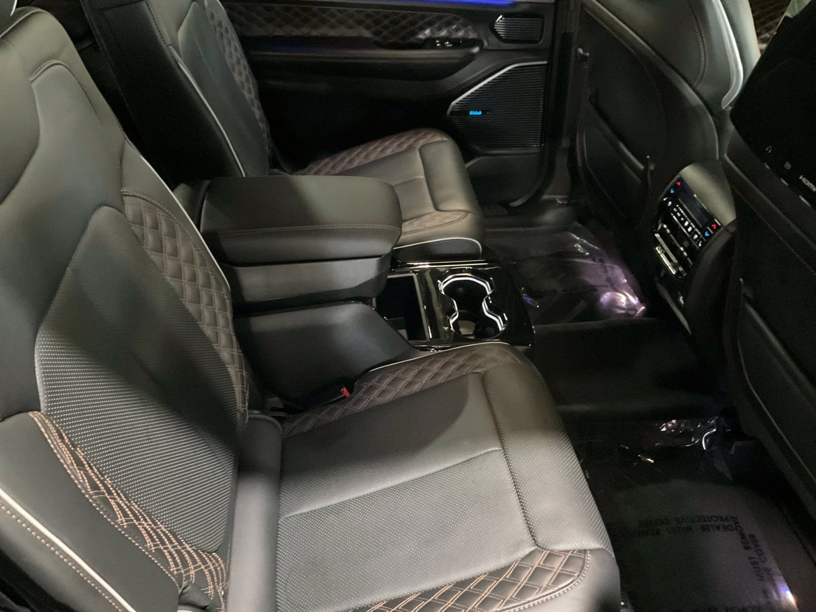 2023 Diamond Black Crystal Pearlcoat Jeep Grand Cherokee L Summit 4X4 SUV