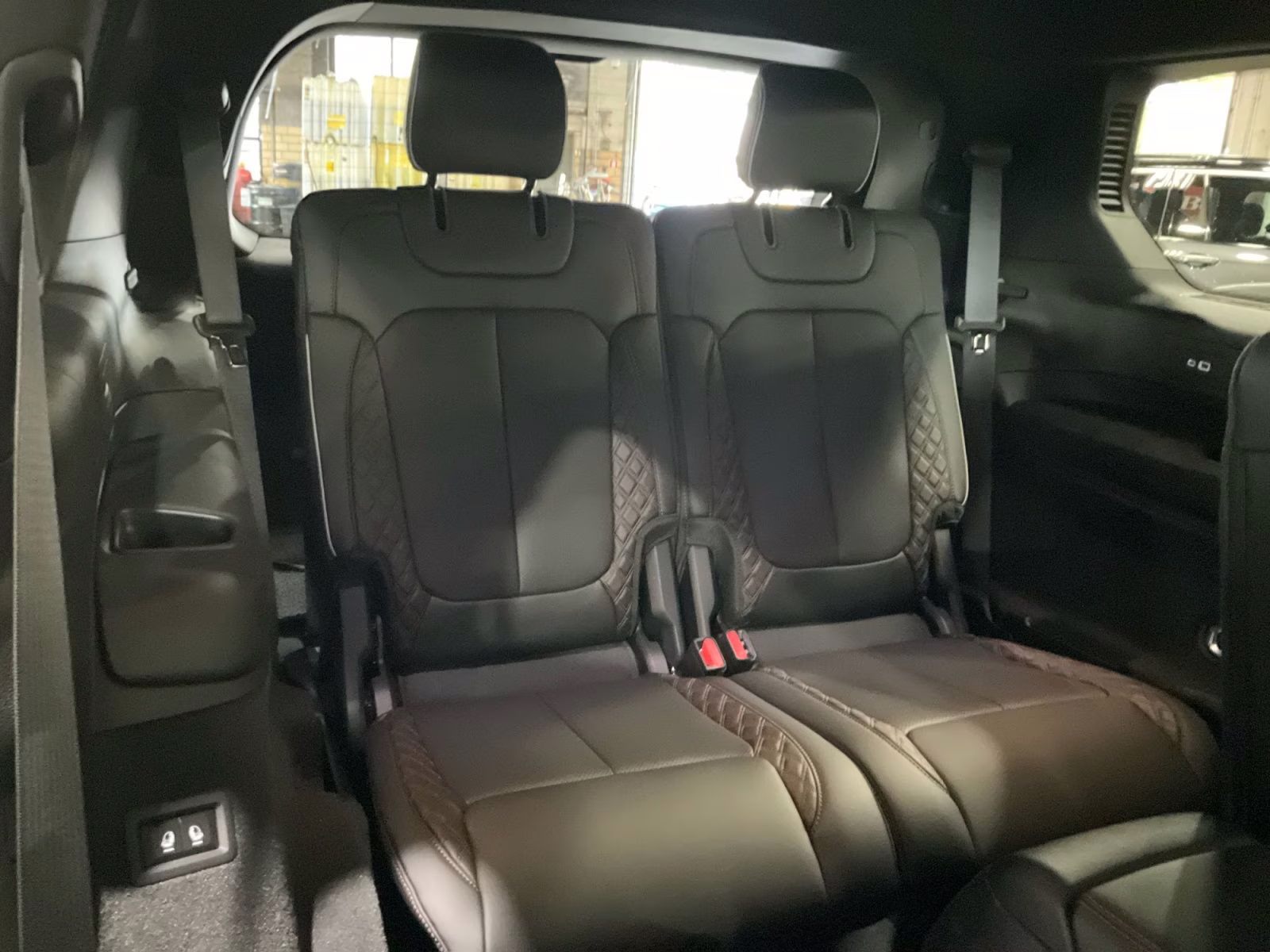 2023 Diamond Black Crystal Pearlcoat Jeep Grand Cherokee L Summit 4X4 SUV