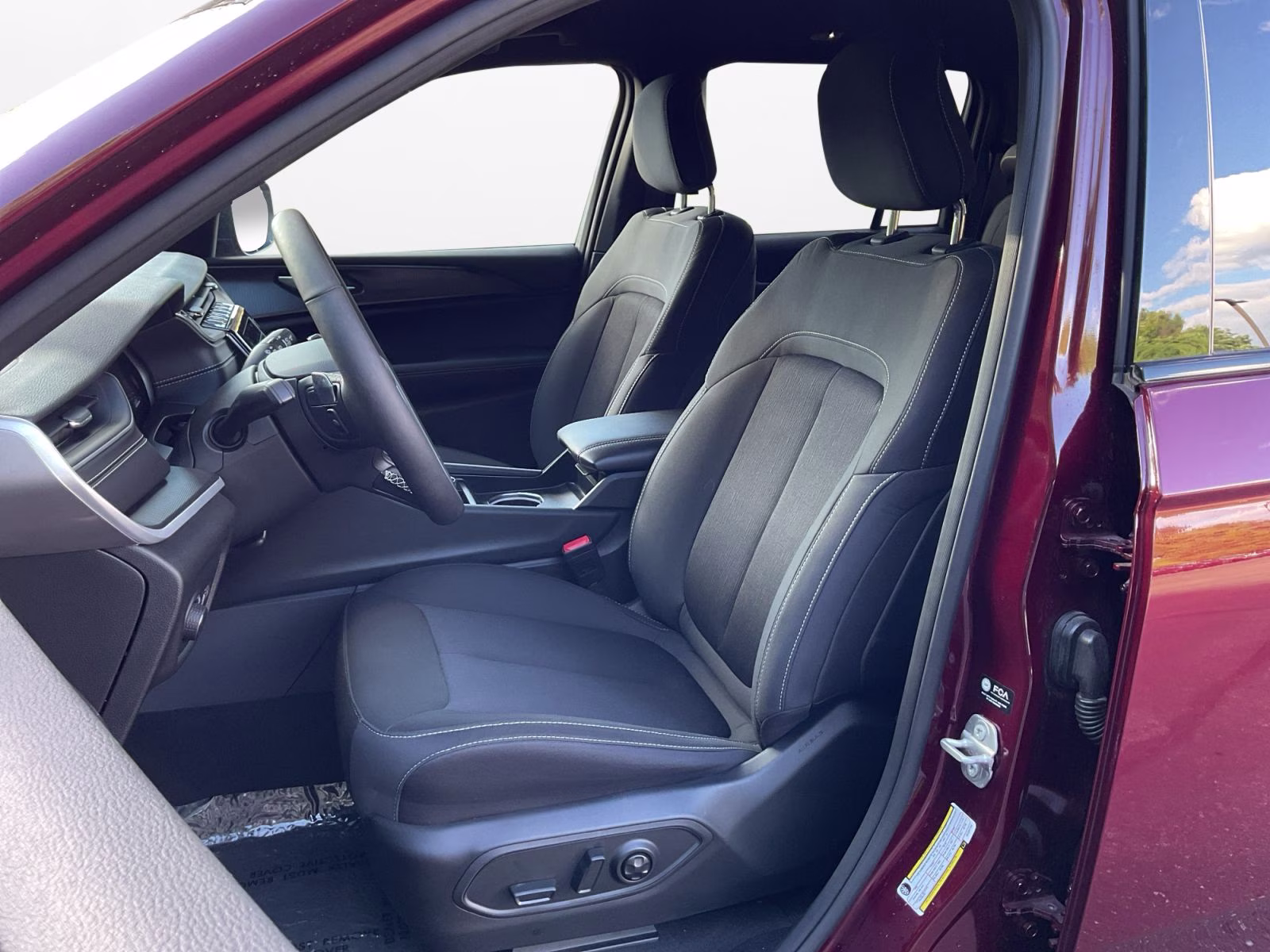 2025 Velvet Red Pearlcoat Jeep Grand Cherokee Laredo 4X4 SUV