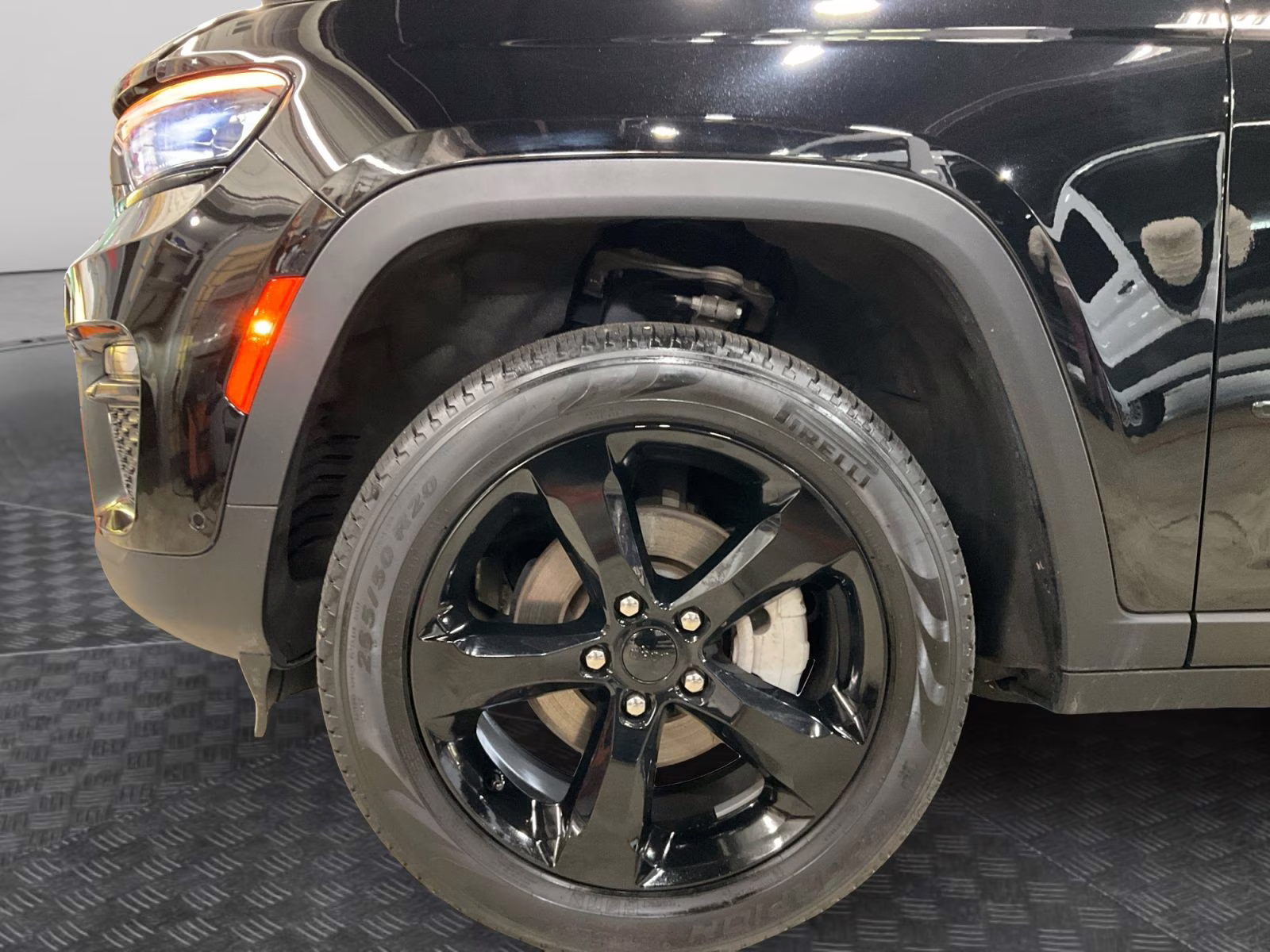 2024 Diamond Black Crystal Pearlcoat Jeep Grand Cherokee Limited 4X4 SUV