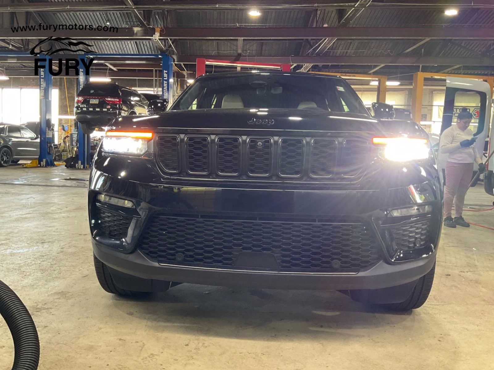 2024 Diamond Black Crystal Pearlcoat Jeep Grand Cherokee Limited 4X4 SUV