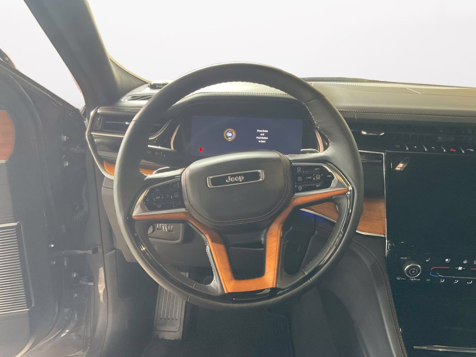 2024 Baltic Gray Metallic Clearcoat Jeep Grand Cherokee Summit 4X4 SUV