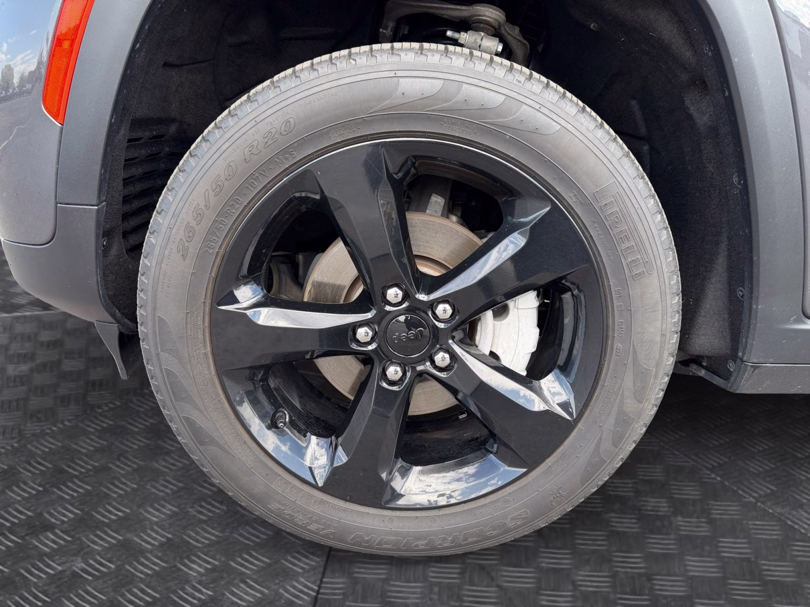 2025 Baltic Gray Metallic Clearcoat Jeep Grand Cherokee Limited 4X4 SUV