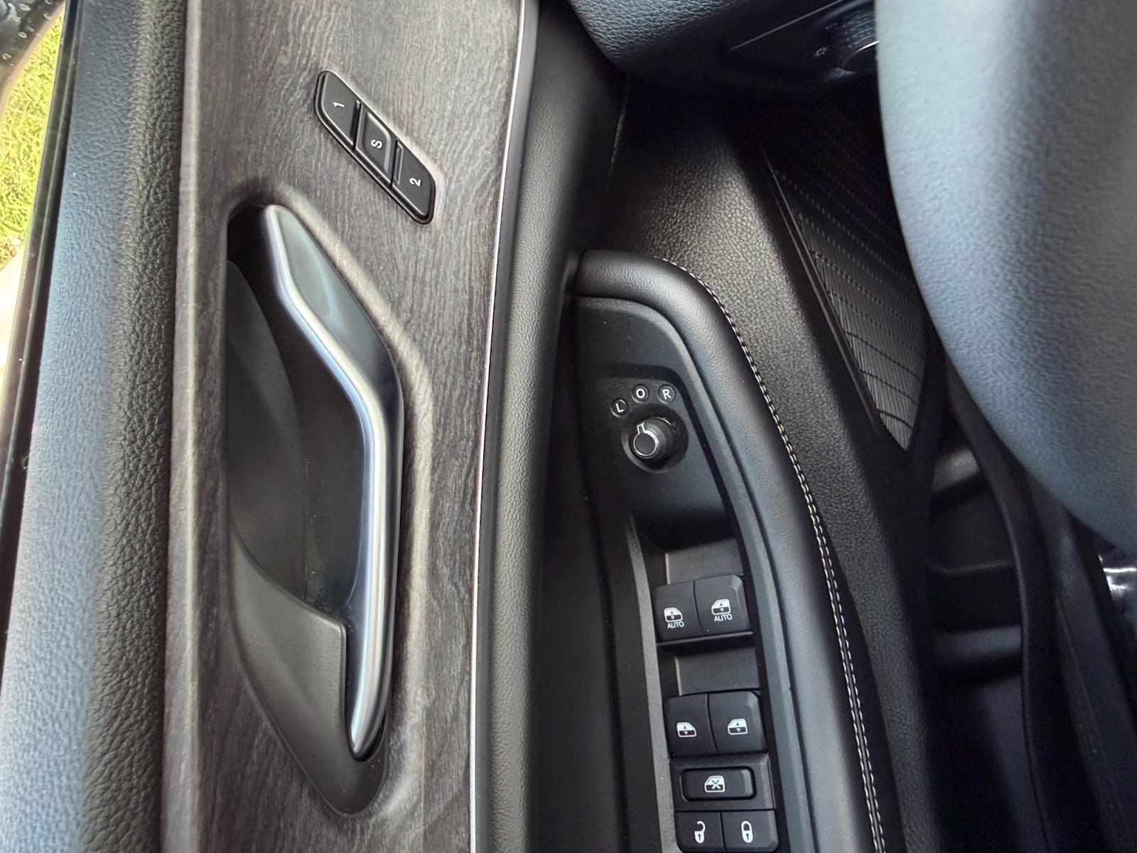 2025 Baltic Gray Metallic Clearcoat Jeep Grand Cherokee Limited 4X4 SUV