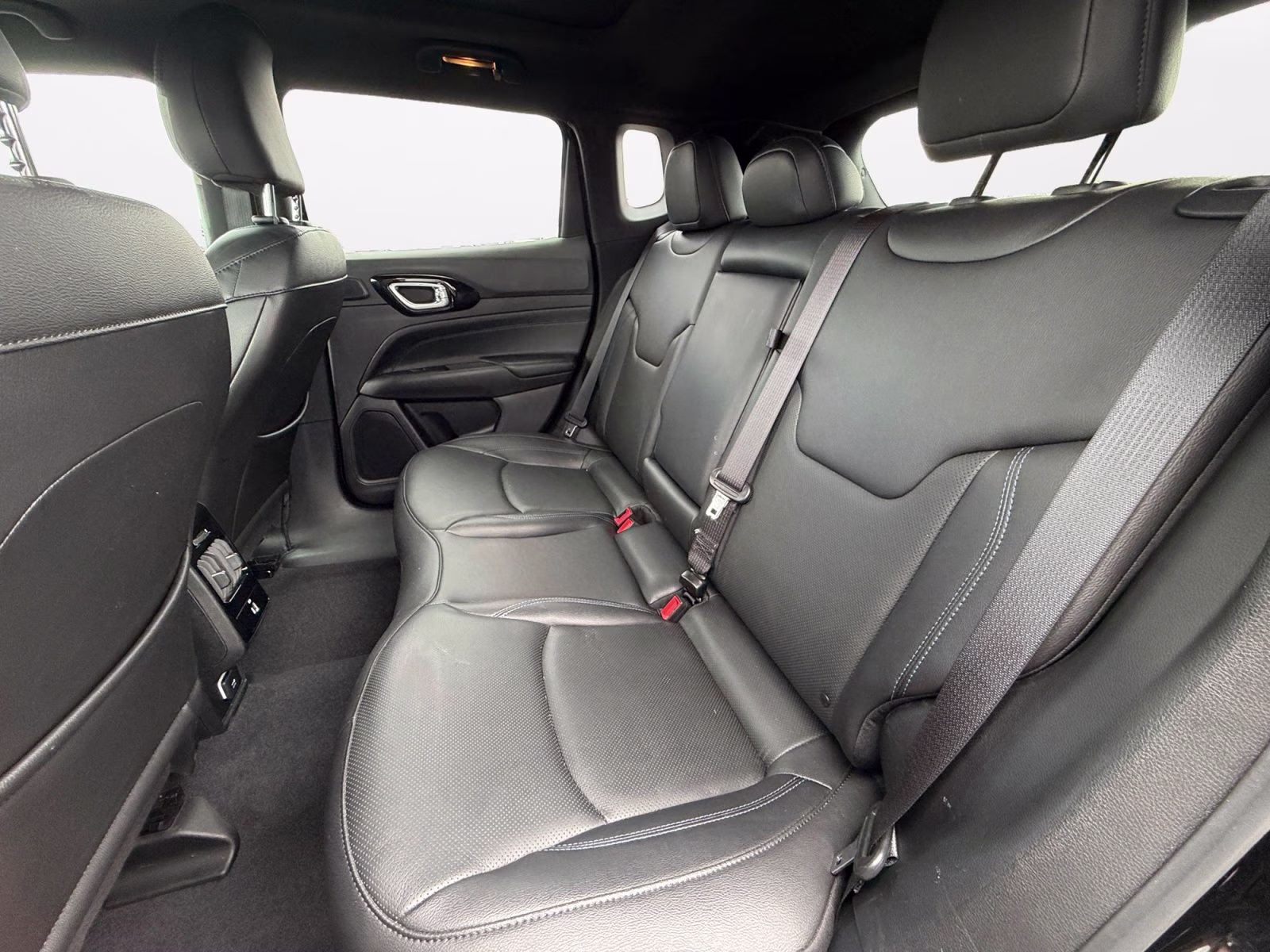 2025 Diamond Black Crystal Pearlcoat Jeep Compass Limited 4X4 SUV