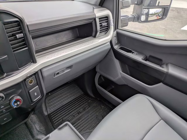 2026 Oxford White Ford Super Duty F-550 DRW XL 4X4 Truck