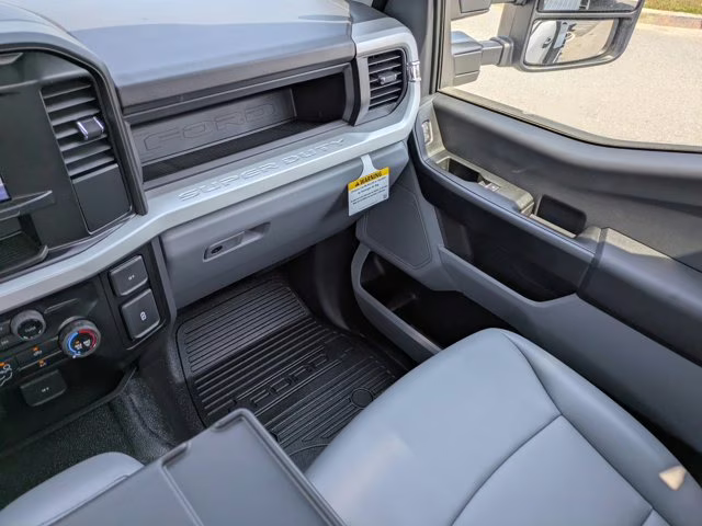2026 Oxford White Ford Super Duty F-550 DRW XL 4X4 Truck