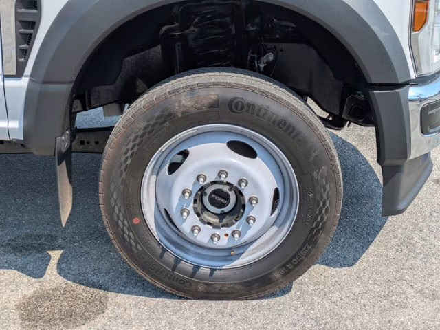 2026 Oxford White Ford Super Duty F-550 DRW XL 4X4 Truck