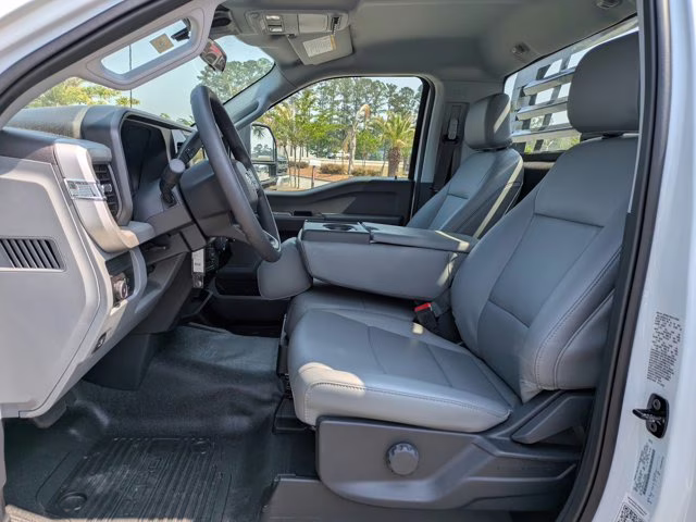 2026 Oxford White Ford Super Duty F-550 DRW XL 4X4 Truck