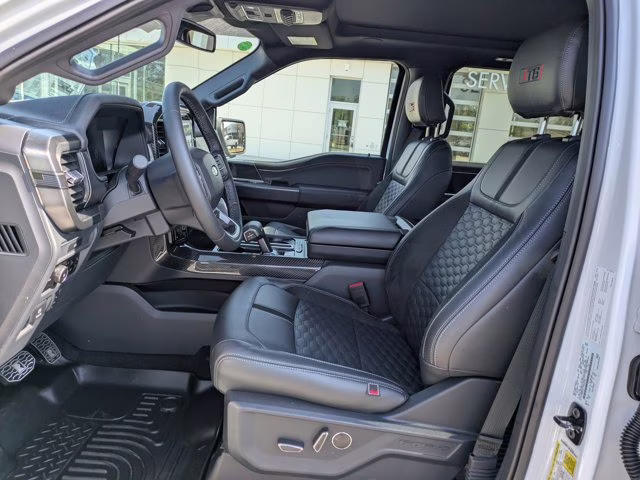 2026 Oxford White Ford F-150 LARIAT 4X4 Truck