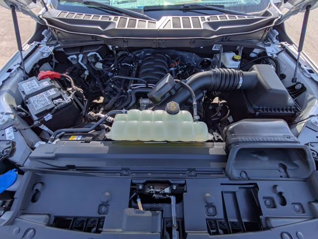 2026 Oxford White Ford F-150 LARIAT 4X4 Truck