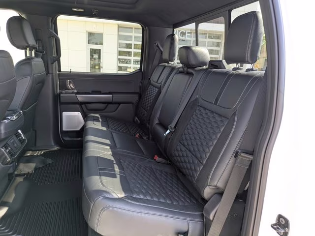 2026 Oxford White Ford F-150 LARIAT 4X4 Truck