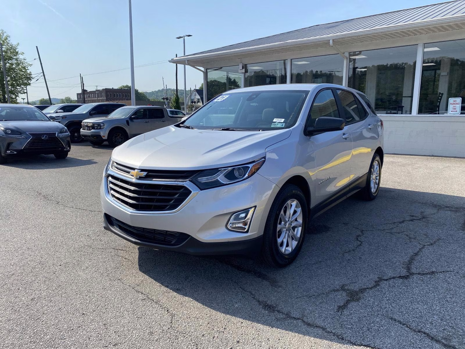 2021 Silver Ice Metallic Chevrolet Equinox LS FWD SUV