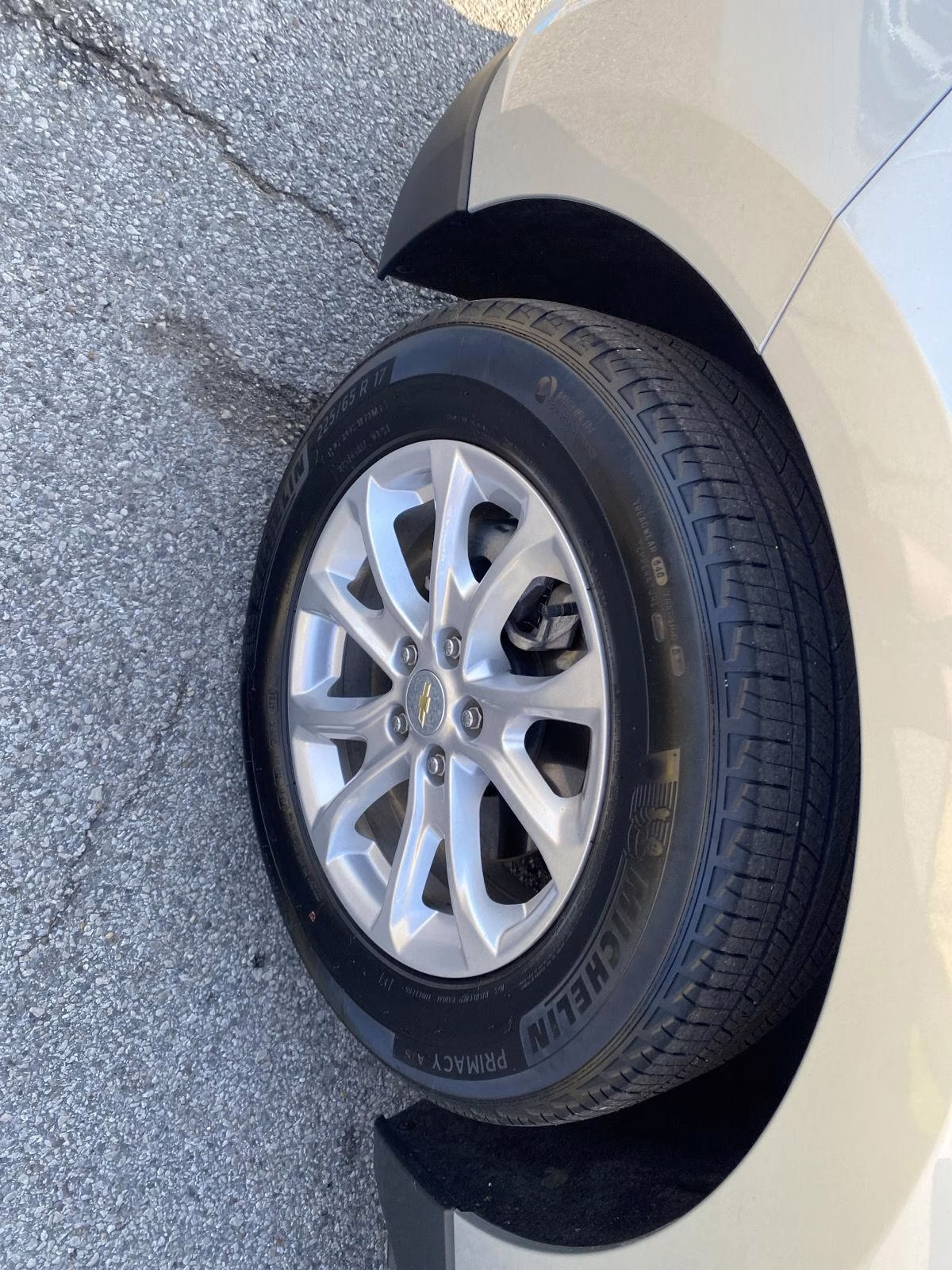 2021 Silver Ice Metallic Chevrolet Equinox LS FWD SUV