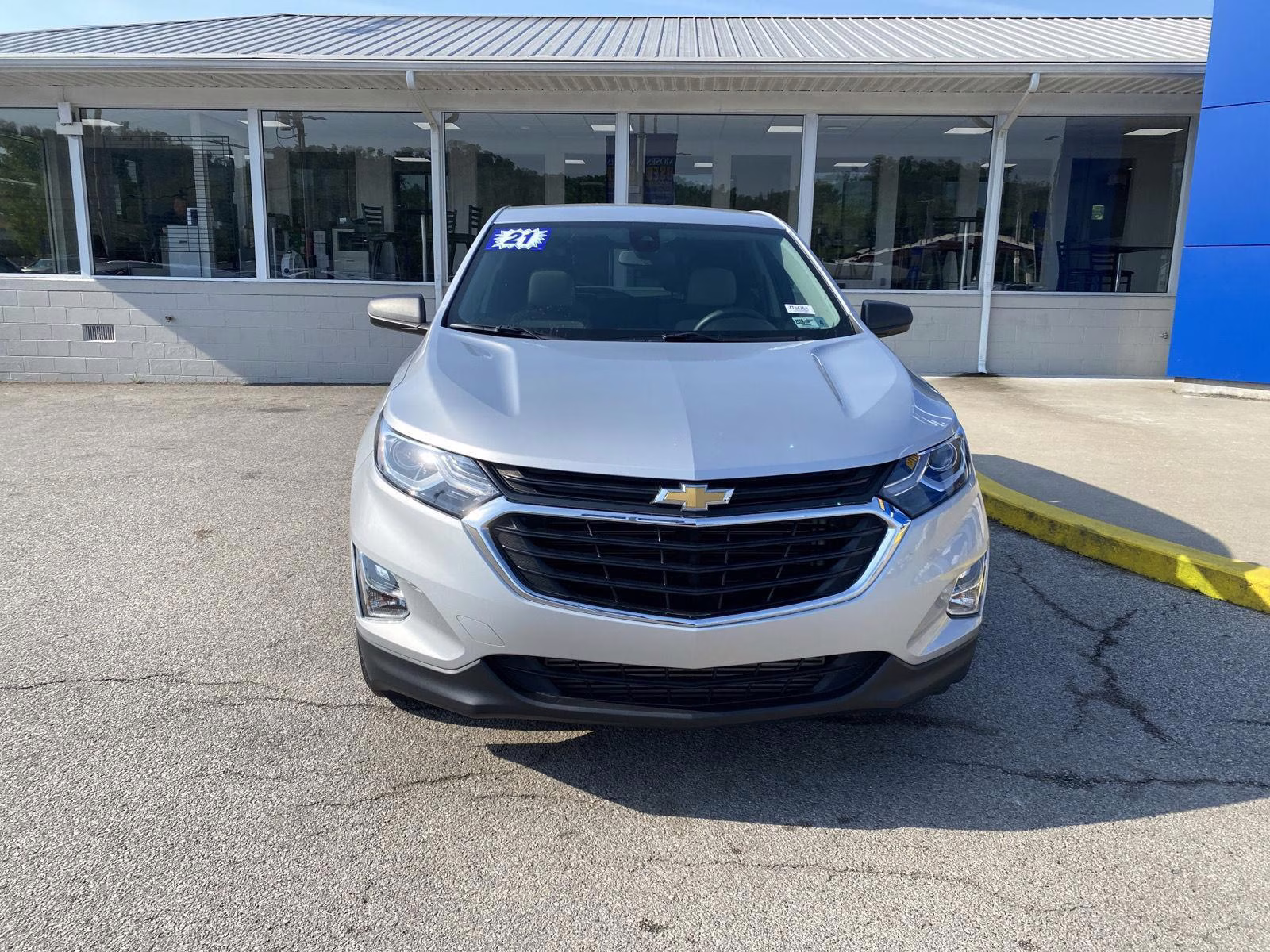 2021 Silver Ice Metallic Chevrolet Equinox LS FWD SUV