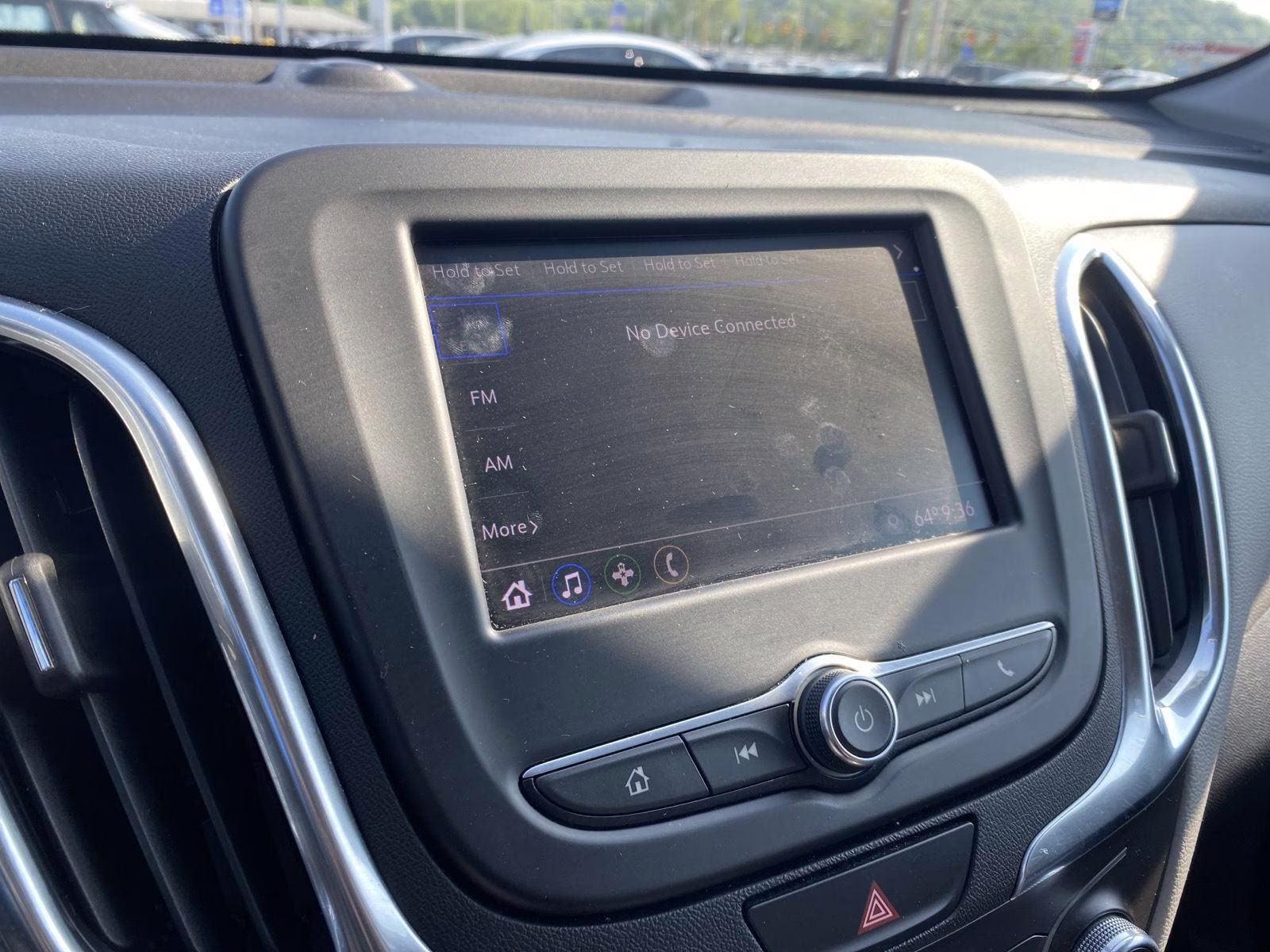 2021 Silver Ice Metallic Chevrolet Equinox LS FWD SUV