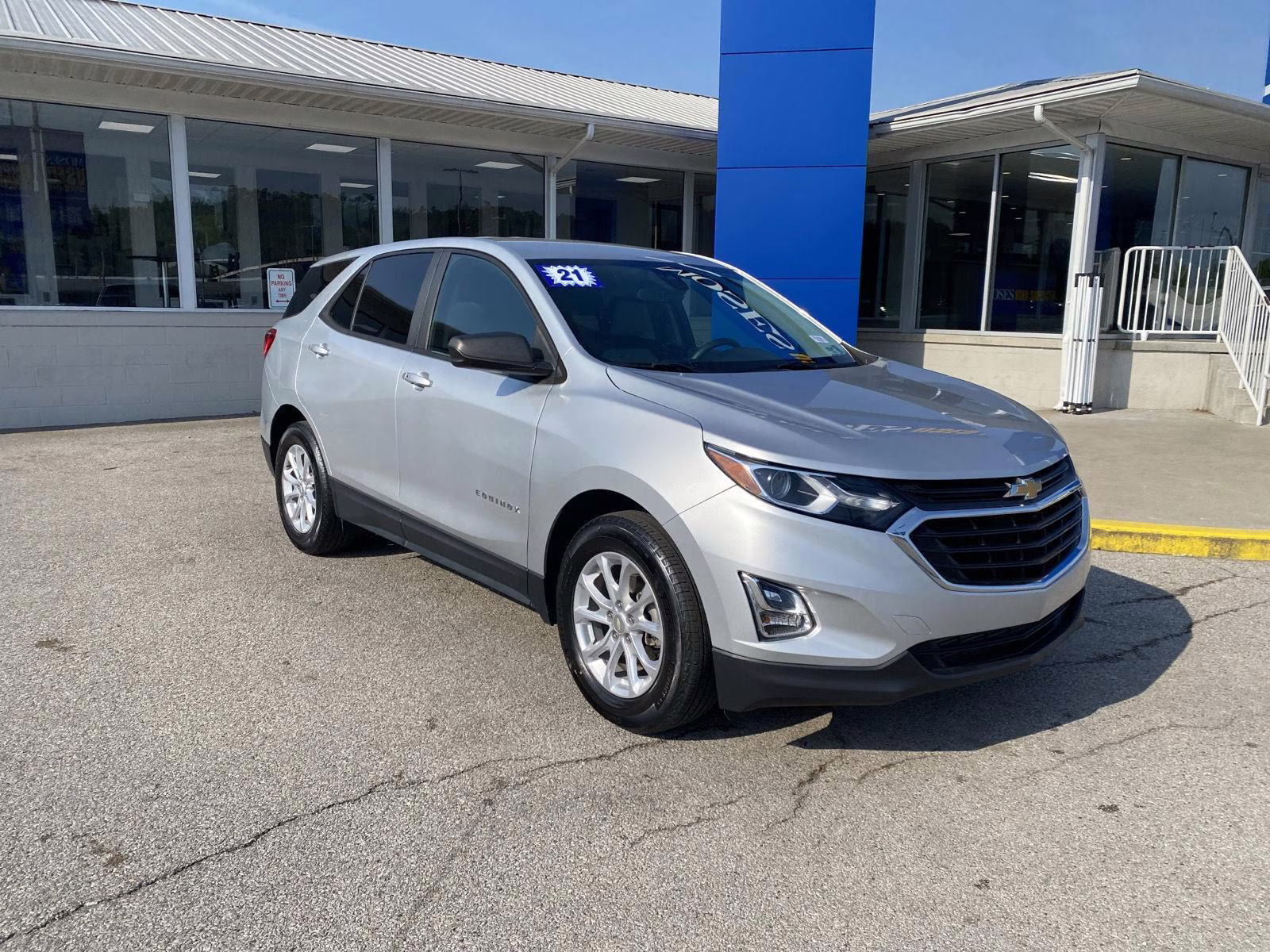 2021 Silver Ice Metallic Chevrolet Equinox LS FWD SUV