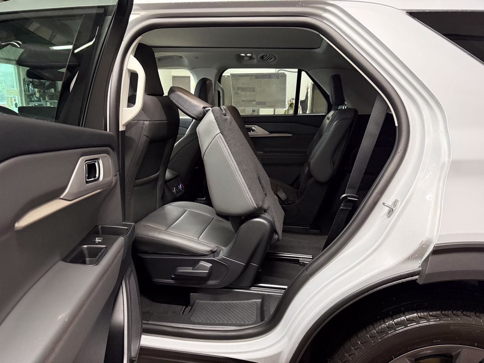 2026 Space White Metallic Ford Explorer Active w/200A Pkg 4X4 SUV