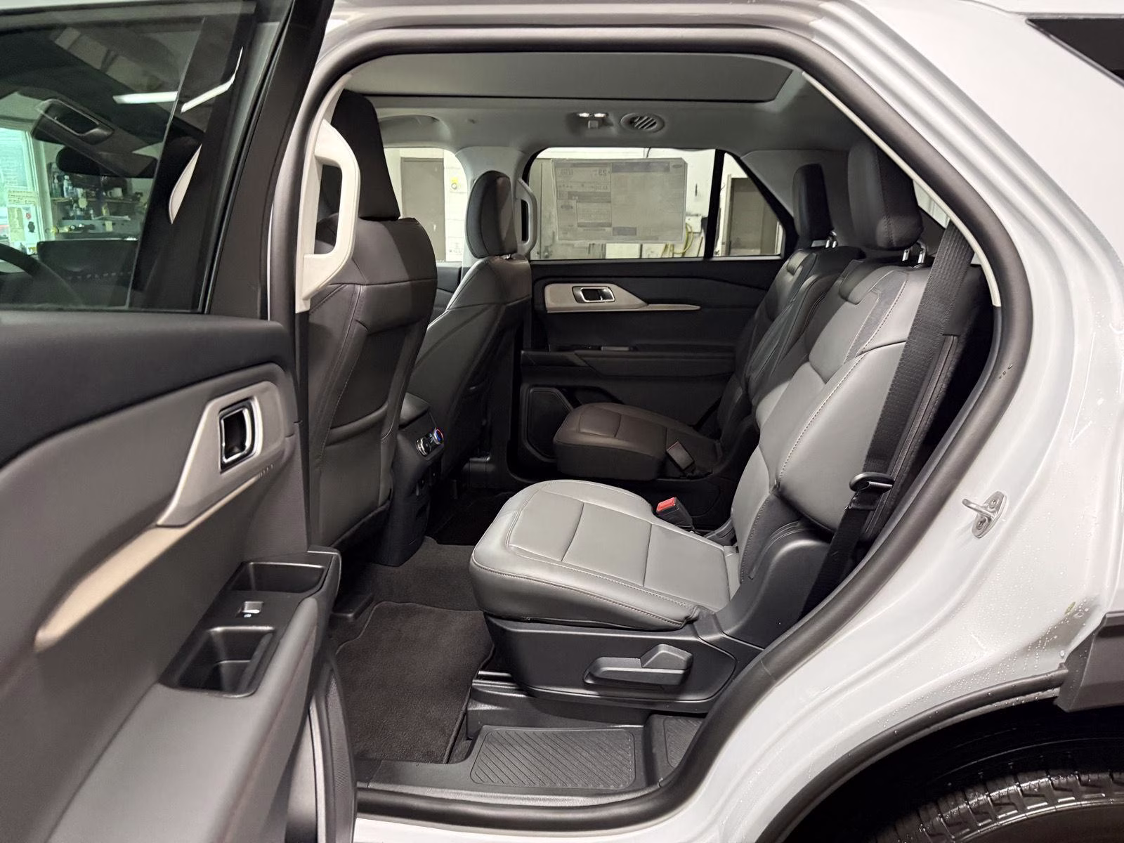 2026 Space White Metallic Ford Explorer Active w/200A Pkg 4X4 SUV