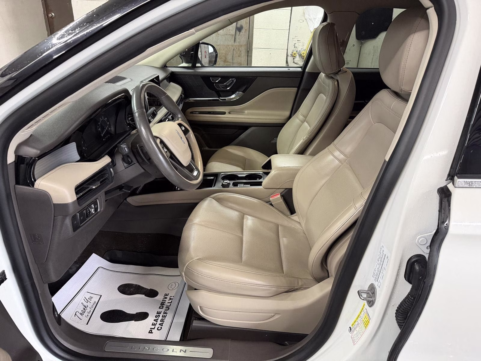 2020 Pristine White Lincoln Corsair Standard FWD SUV