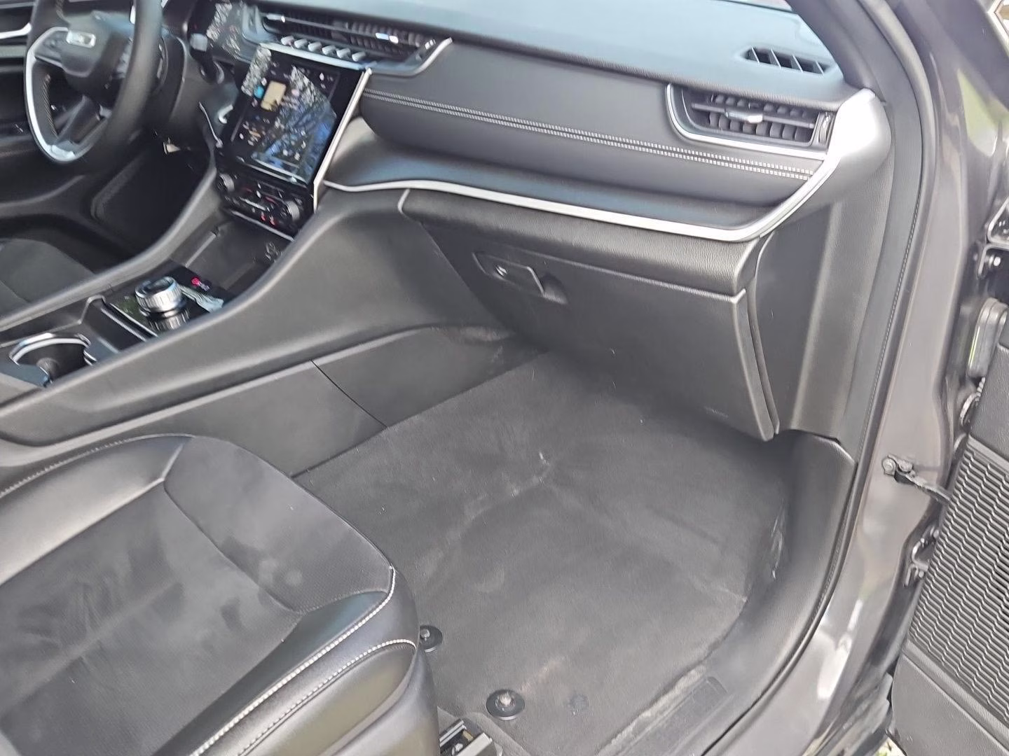 2024 Baltic Gray Metallic Clearcoat Jeep Grand Cherokee Altitude X 4X4 SUV
