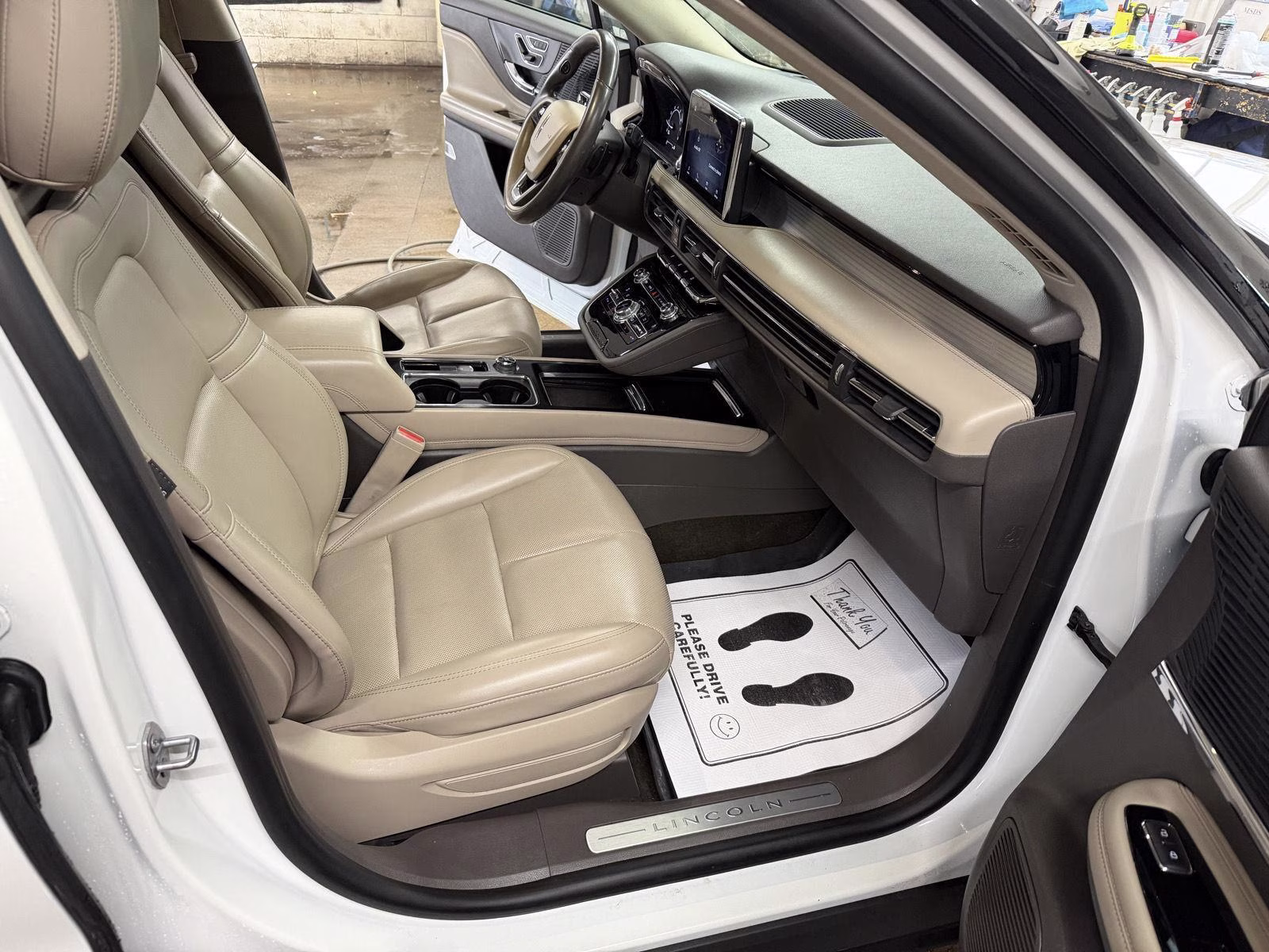2020 Pristine White Lincoln Corsair Standard FWD SUV