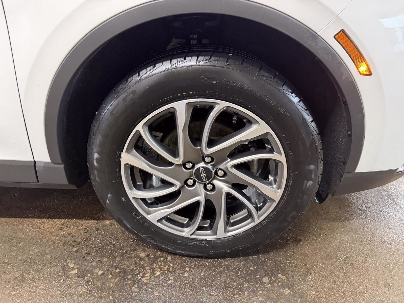 2020 Pristine White Lincoln Corsair Standard FWD SUV