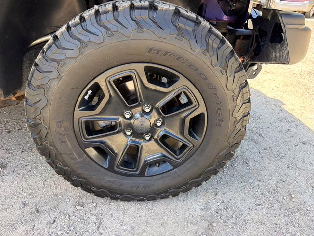 2016 Xtreme Purple Pearl Coat Jeep Wrangler Unlimited Sahara 4X4 SUV