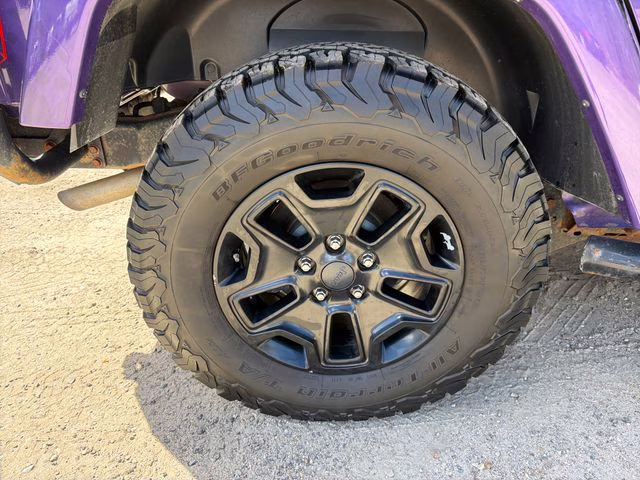2016 Xtreme Purple Pearl Coat Jeep Wrangler Unlimited Sahara 4X4 SUV