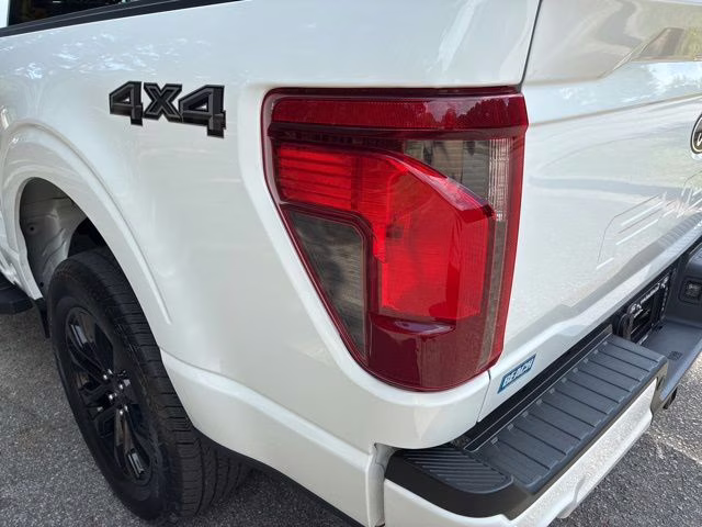 2024 Oxford White Ford F-150 XLT 4X4 Truck