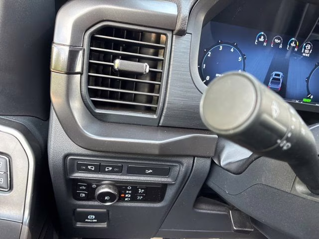 2024 Oxford White Ford F-150 XLT 4X4 Truck