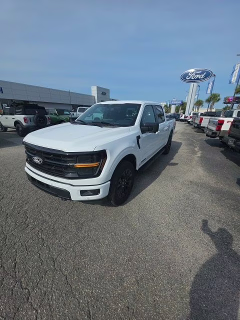 2024 Oxford White Ford F-150 XLT 4X4 Truck