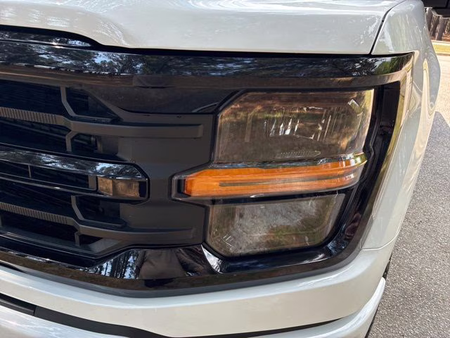 2024 Oxford White Ford F-150 XLT 4X4 Truck