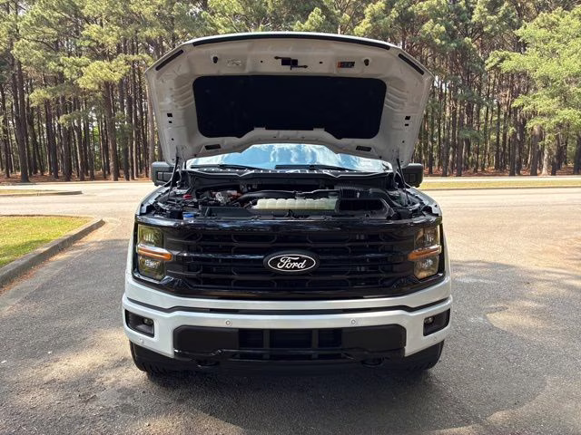 2024 Oxford White Ford F-150 XLT 4X4 Truck