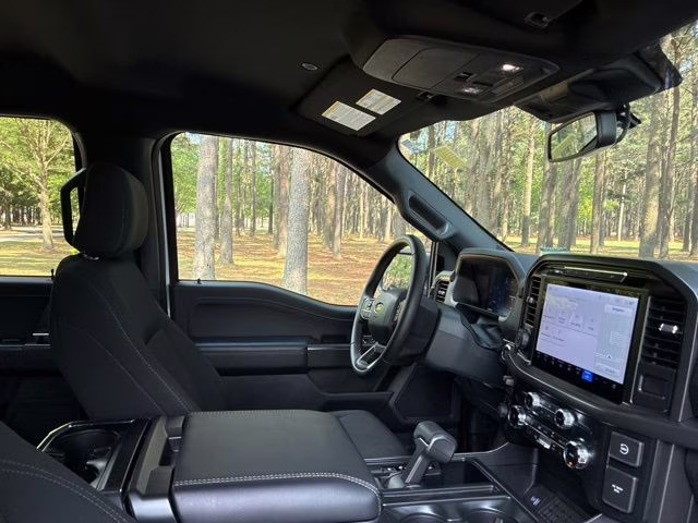 2024 Oxford White Ford F-150 XLT 4X4 Truck