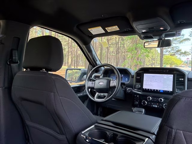 2024 Oxford White Ford F-150 XLT 4X4 Truck