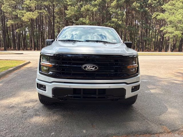2024 Oxford White Ford F-150 XLT 4X4 Truck