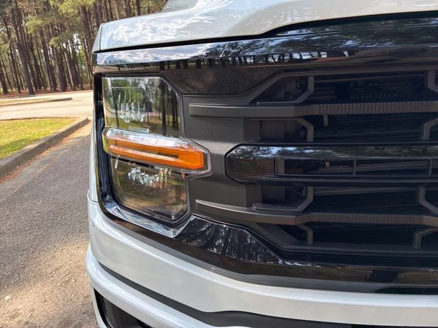 2024 Oxford White Ford F-150 XLT 4X4 Truck