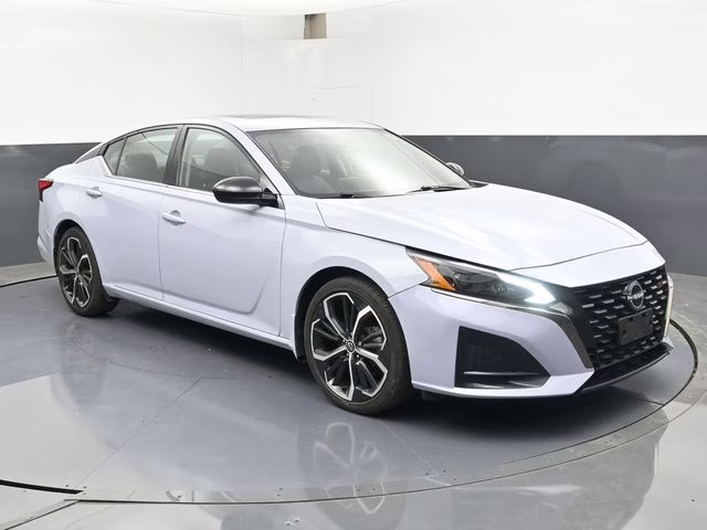 2023 Gray Sky Pearl Nissan Altima 2.5 SR FWD Sedan