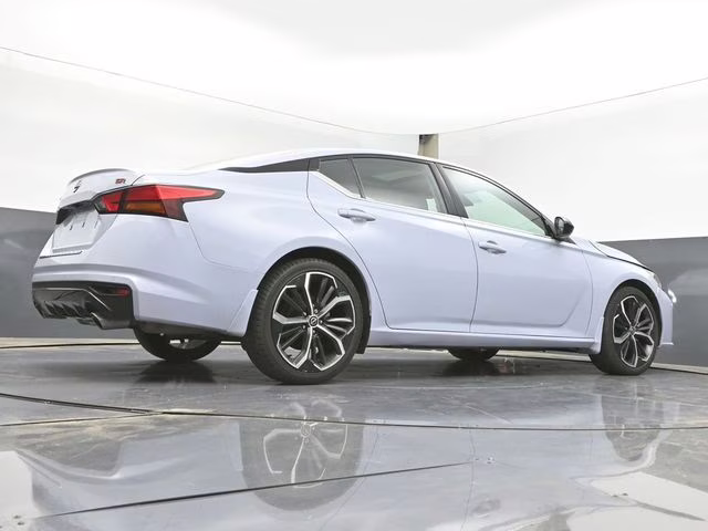 2023 Gray Sky Pearl Nissan Altima 2.5 SR FWD Sedan