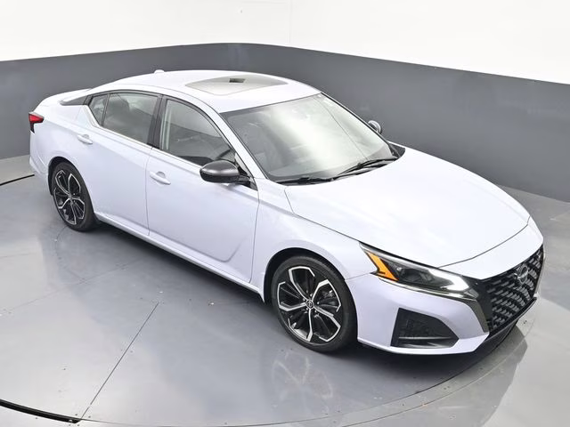 2023 Gray Sky Pearl Nissan Altima 2.5 SR FWD Sedan