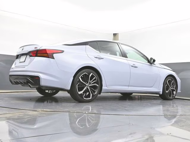 2023 Gray Sky Pearl Nissan Altima 2.5 SR FWD Sedan