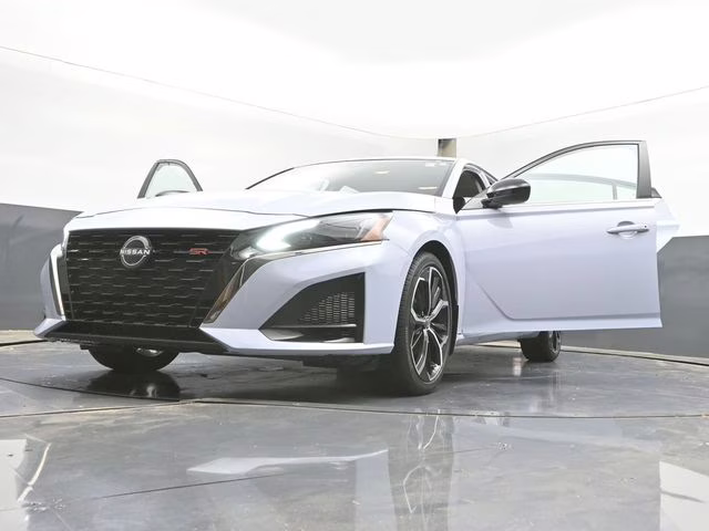 2023 Gray Sky Pearl Nissan Altima 2.5 SR FWD Sedan