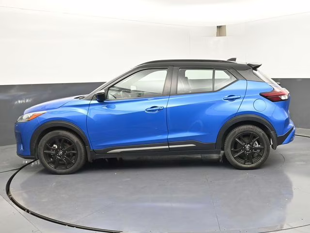 2022 Electric Blue/Super Black Nissan Kicks SR FWD SUV