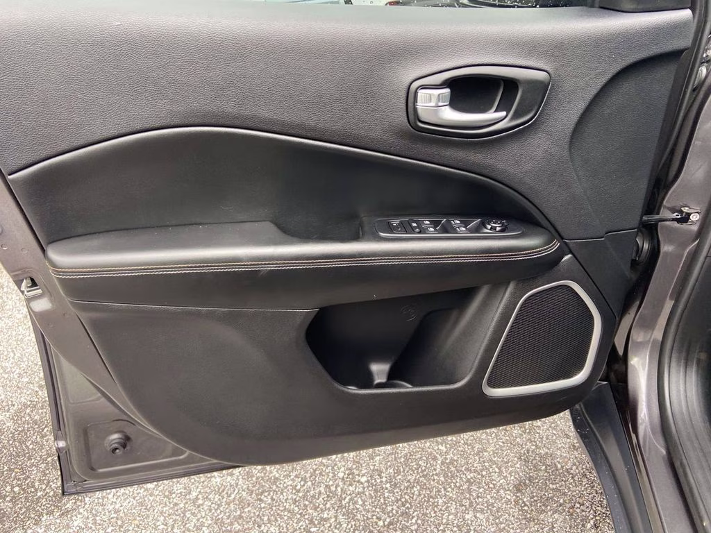 2021 Granite Crystal Metallic Clearcoat Jeep Compass Latitude FWD SUV