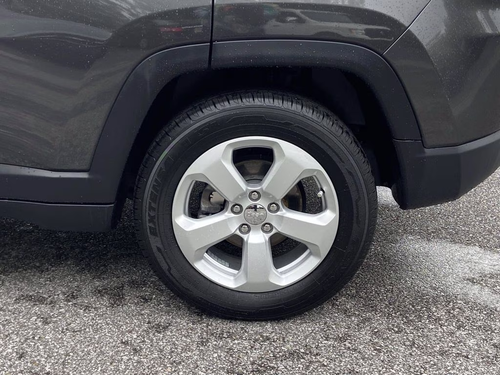 2021 Granite Crystal Metallic Clearcoat Jeep Compass Latitude FWD SUV