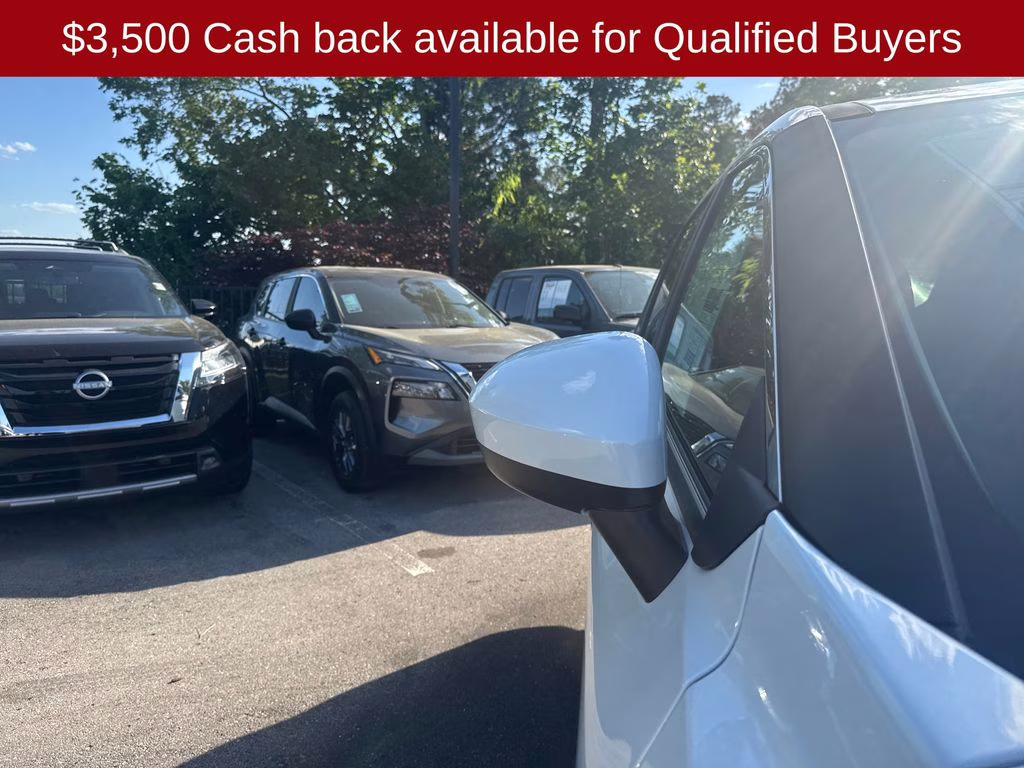 2026 Everest White Pearl Tricoat Nissan Rogue SV FWD SUV