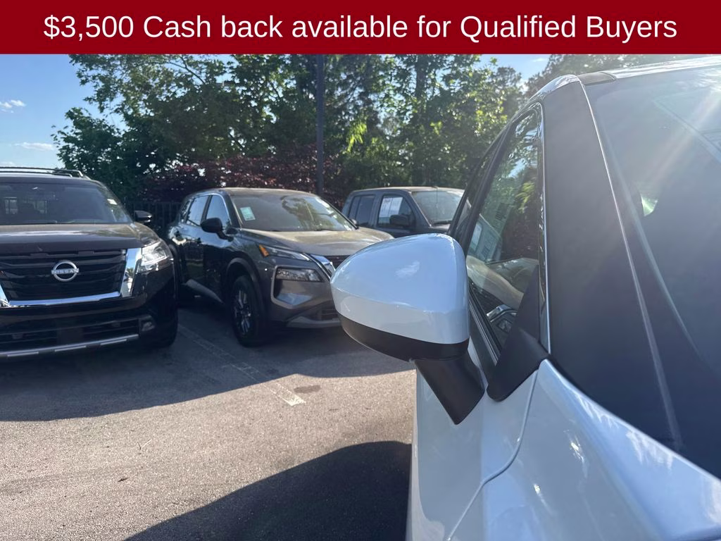 2026 Everest White Pearl Tricoat Nissan Rogue SV FWD SUV