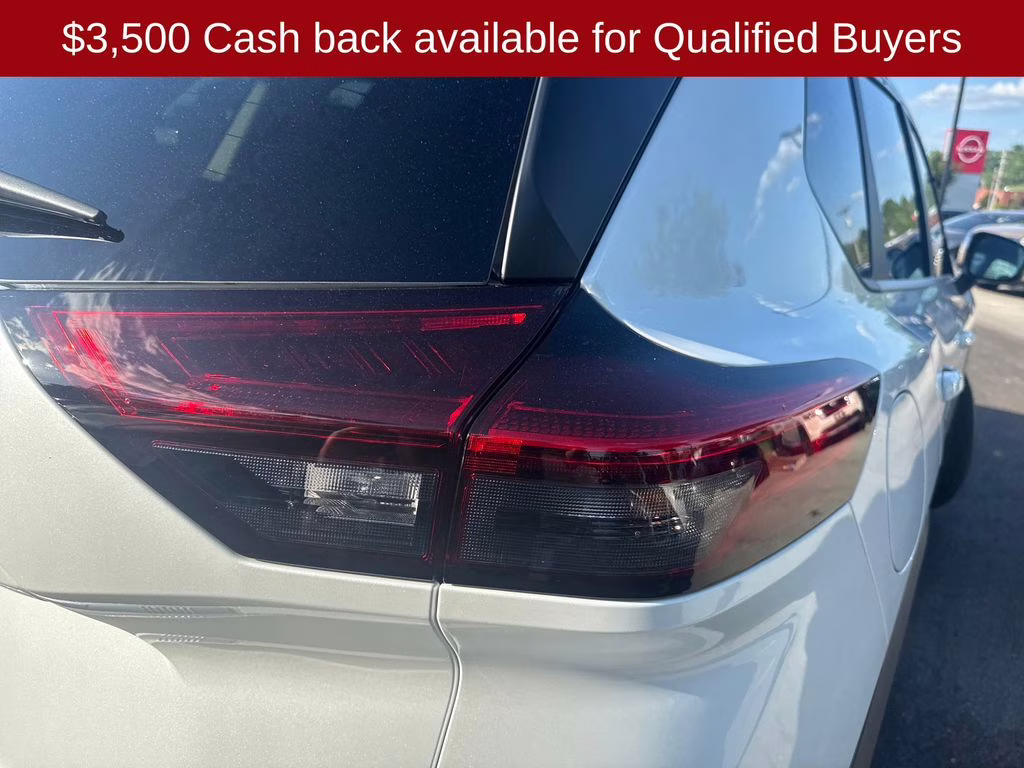 2026 Everest White Pearl Tricoat Nissan Rogue SV FWD SUV