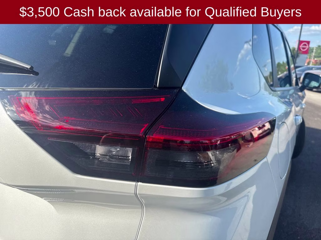 2026 Everest White Pearl Tricoat Nissan Rogue SV FWD SUV